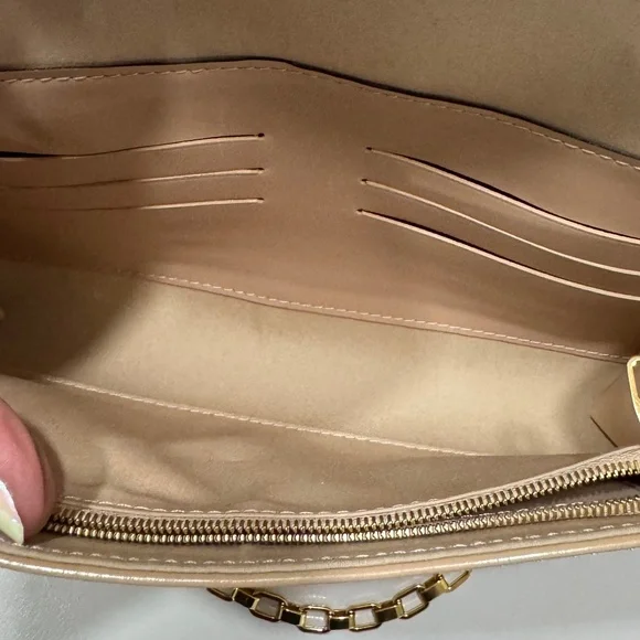 Louis Vuitton Vernis Anna Chain Clutch / Crossbody Bag (removable strap)– Beige - Picture 7 of 13